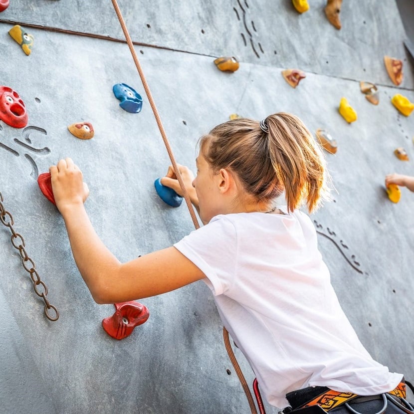 Kletterwand am Hotel Familienurlaub Flachau tauernhof