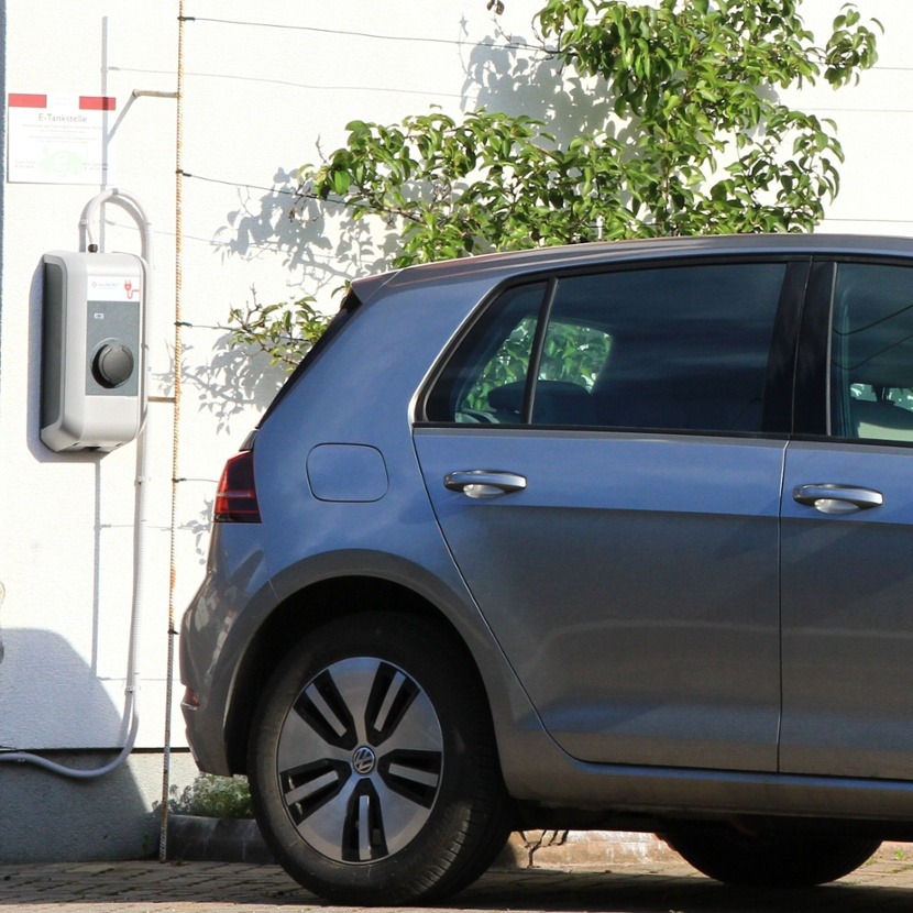 IMG_6623_e-tankstelle_e-auto_ladestation e-auto-kostenlos tanken_hotel in Flachau mit e-tankstelle-1-1